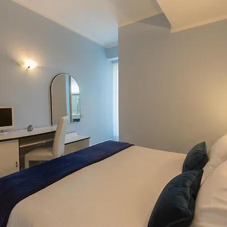 Hotell Trevi Riccione, In Centro Sul Mare Con Cucina Riccione