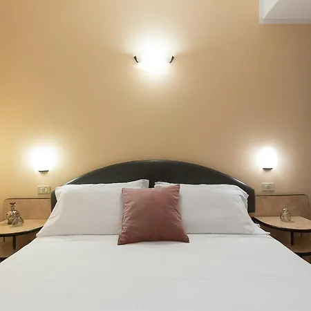 Trevi Riccione, In Centro Sul Mare Con Cucina Hotell