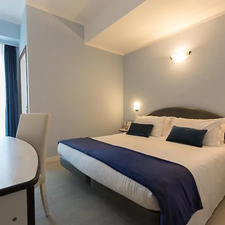 Hotell Trevi Riccione, In Centro Sul Mare Con Cucina 3*