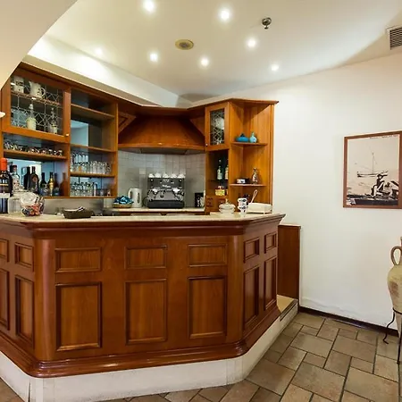 Trevi Riccione, In Centro Sul Mare Con Cucina Hotell 3*