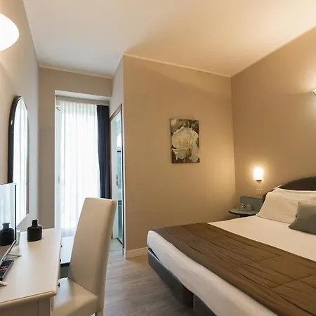 Hotel Trevi Riccione, In Centro Sul Mare Con Cucina Riccione