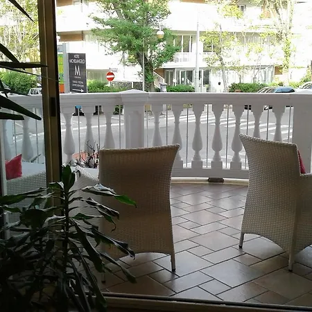 Hotell Trevi Riccione, In Centro Sul Mare Con Cucina