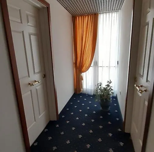 Hotel Trevi Riccione, In Centro Sul Mare Con Cucina Riccione