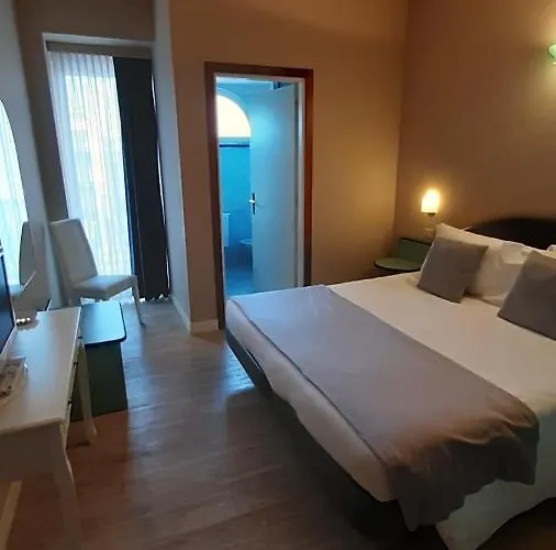 Hotel Trevi Riccione, In Centro Sul Mare Con Cucina