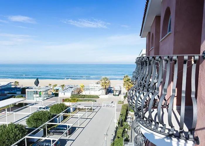 Trevi Riccione, In Centro Sul Mare Con Cucina