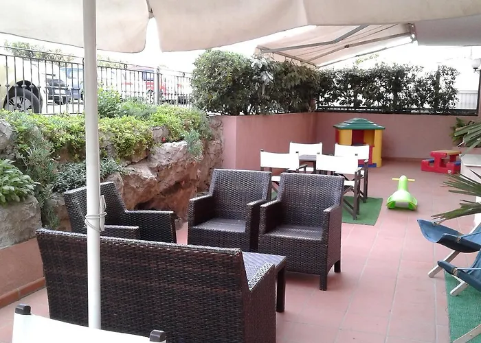 Hotel Trevi Riccione, In Centro Sul Mare Con Cucina