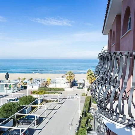 Trevi Riccione, In Centro Sul Mare Con Cucina