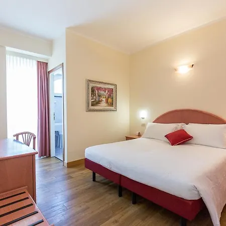 酒店 Trevi Riccione, In Centro Sul Mare Con Cucina 3*