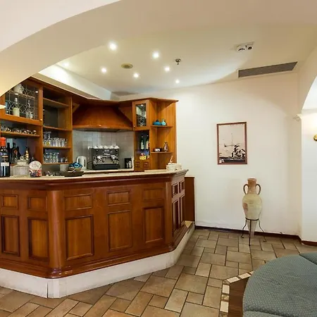 酒店 Trevi Riccione, In Centro Sul Mare Con Cucina