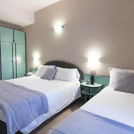 Trevi Riccione, In Centro Sul Mare Con Cucina 3* 里乔内