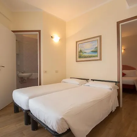 Trevi Riccione, In Centro Sul Mare Con Cucina 3*