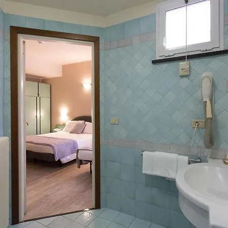 Trevi Riccione, In Centro Sul Mare Con Cucina 酒店