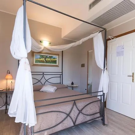 Trevi Riccione, In Centro Sul Mare Con Cucina Hotel 3*