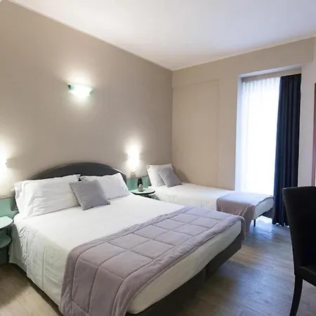 Hotel Trevi Riccione, In Centro Sul Mare Con Cucina 3*