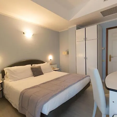 Trevi Riccione, In Centro Sul Mare Con Cucina 3*