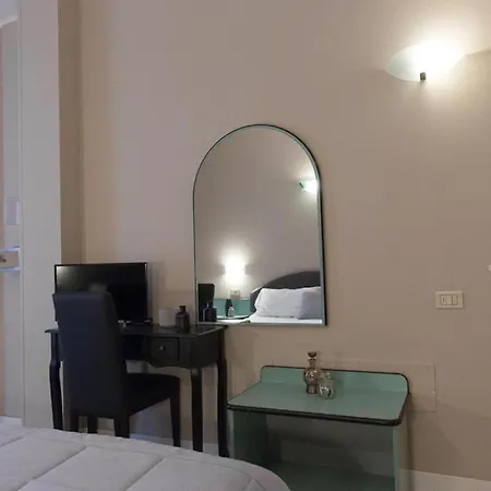 Trevi Riccione, In Centro Sul Mare Con Cucina Риччоне