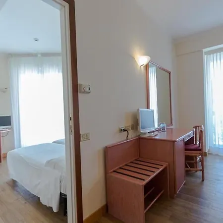 Trevi Riccione, In Centro Sul Mare Con Cucina