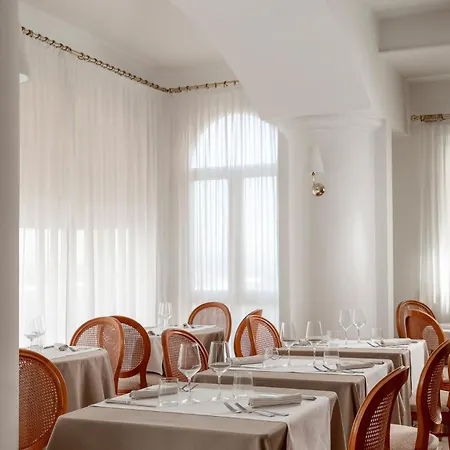 Trevi Riccione, In Centro Sul Mare Con Cucina