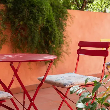 Отель Trevi Riccione, In Centro Sul Mare Con Cucina 3*
