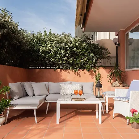 Отель Trevi Riccione, In Centro Sul Mare Con Cucina