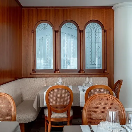 Отель Trevi Riccione, In Centro Sul Mare Con Cucina 3*