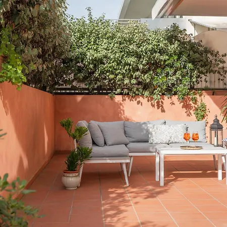 Trevi Riccione, In Centro Sul Mare Con Cucina Риччоне