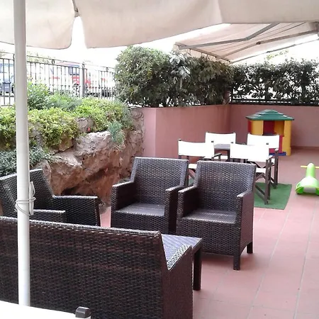 Отель Trevi Riccione, In Centro Sul Mare Con Cucina