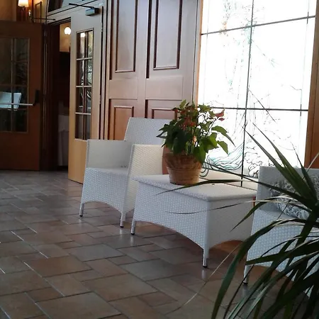Trevi Riccione, In Centro Sul Mare Con Cucina 3* Риччоне