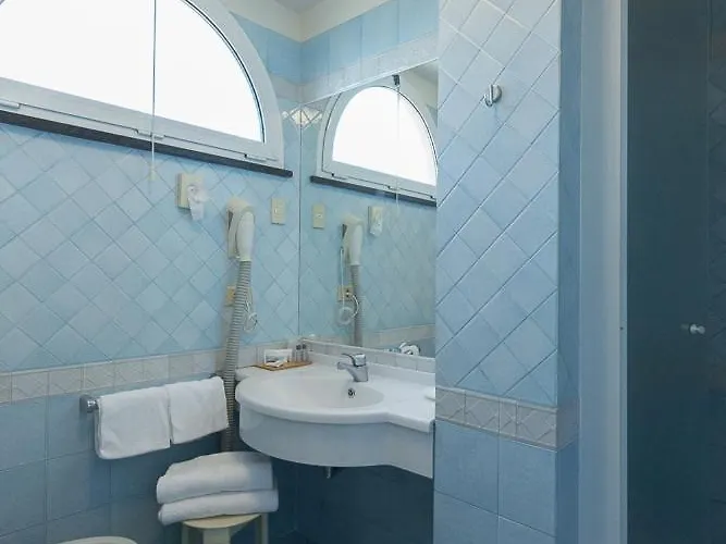 Trevi Riccione, In Centro Sul Mare Con Cucina Hotel Riccione