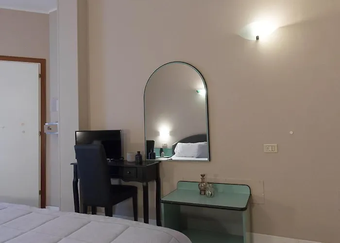 Trevi Riccione, In Centro Sul Mare Con Cucina Riccione