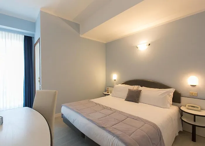 Hotel Trevi Riccione, In Centro Sul Mare Con Cucina