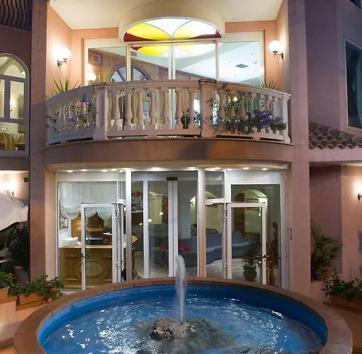 Trevi Riccione, In Centro Sul Mare Con Cucina Hotel 3*