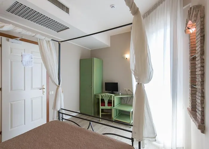 Trevi Riccione, In Centro Sul Mare Con Cucina Hotel 3*