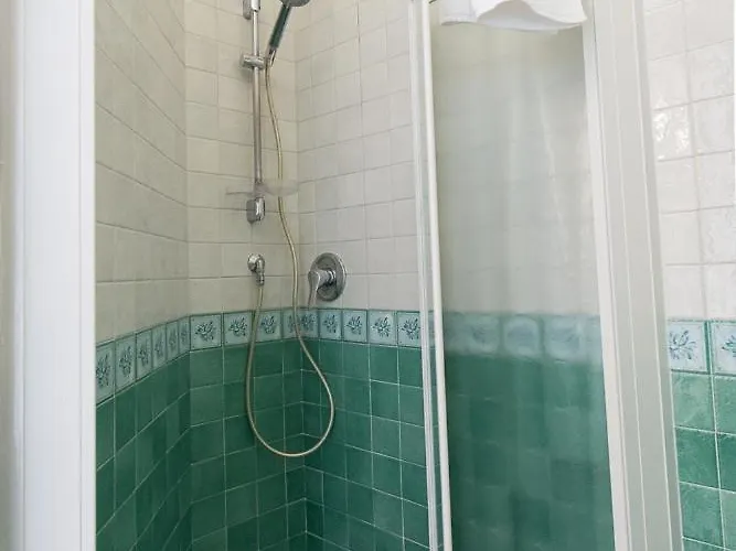 Hotel Trevi Riccione, In Centro Sul Mare Con Cucina 3*