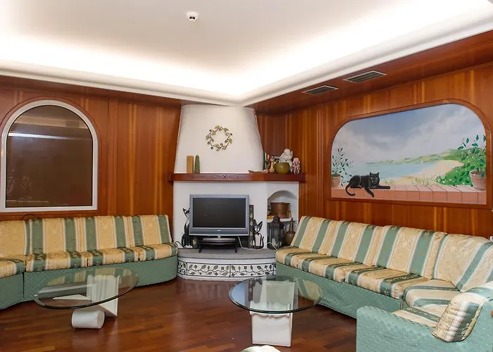 Trevi Riccione, In Centro Sul Mare Con Cucina Hotel Riccione